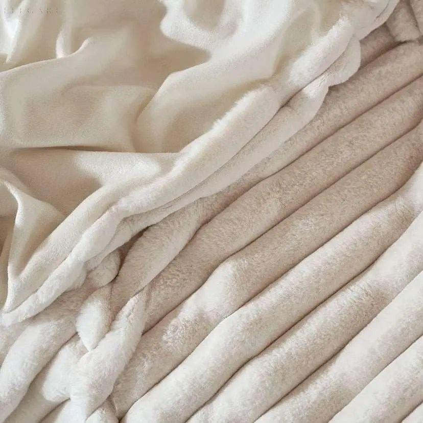 Luxury Nordic Throw Blanket Made of Polyester – Warmth, Comfort, and Stress Relief in Various Sizes