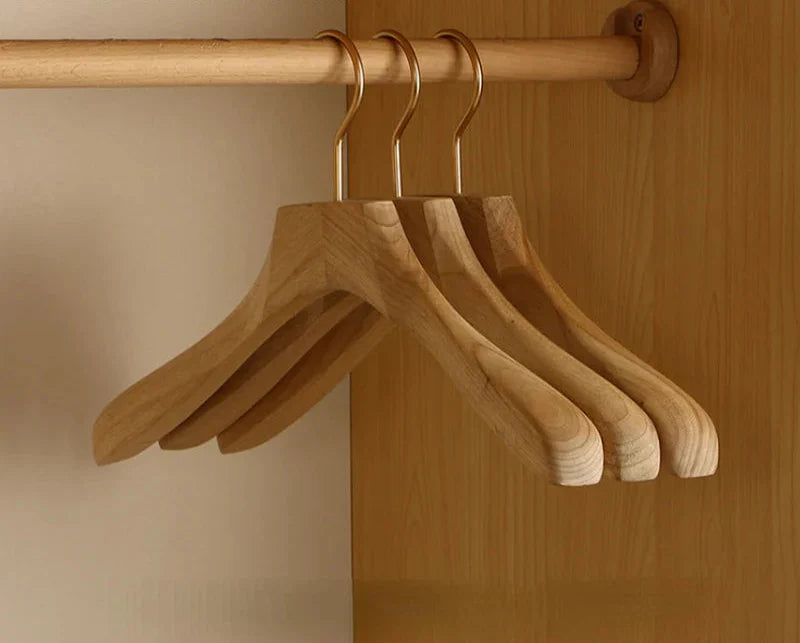 Premium Wooden Hangers Made from Camphor Wood with Broad Shoulders – Set of 2 for Optimal Clothing Organisation
