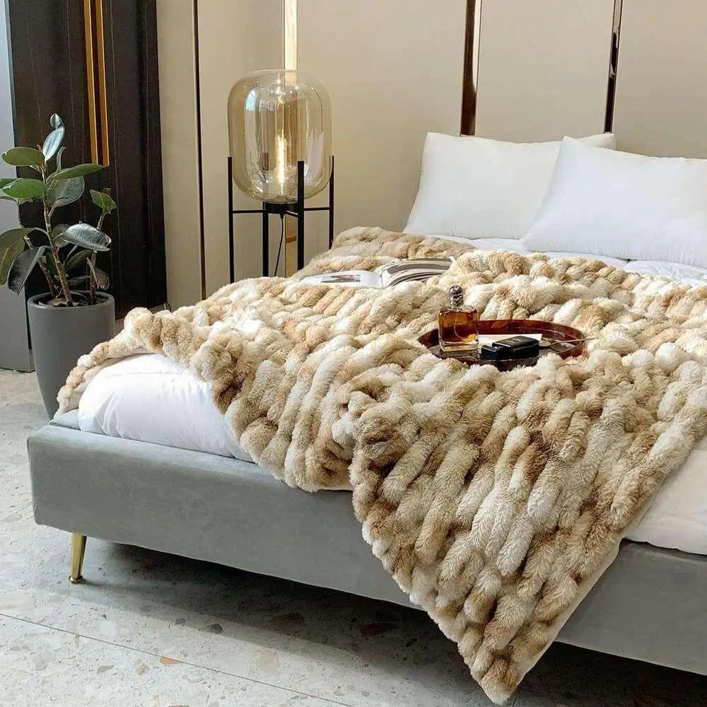 Super Soft Plush Blanket for Pets – Double-Sided Coral Fleece and Synthetic Fur, Machine Washable and Skin-Friendly
