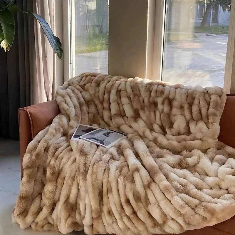 Super Soft Plush Blanket for Pets – Double-Sided Coral Fleece and Synthetic Fur, Machine Washable and Skin-Friendly
