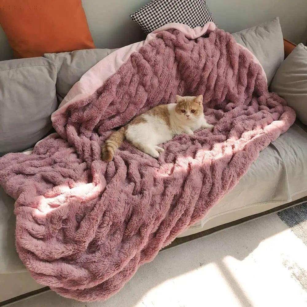 Super Soft Plush Blanket for Pets – Double-Sided Coral Fleece and Synthetic Fur, Machine Washable and Skin-Friendly