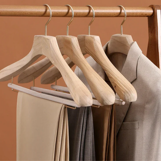 Premium Wooden Hangers Made from Camphor Wood with Broad Shoulders – Set of 2 for Optimal Clothing Organisation