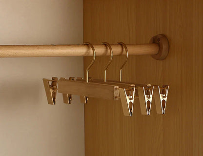 Premium Wooden Hangers Made from Camphor Wood with Broad Shoulders – Set of 2 for Optimal Clothing Organisation