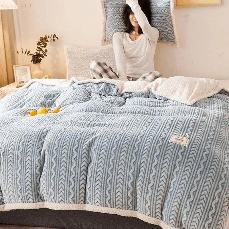 Warm and Cosy Thermal Blanket Made of Polyester – Machine Washable, Available in Various Sizes and Colours