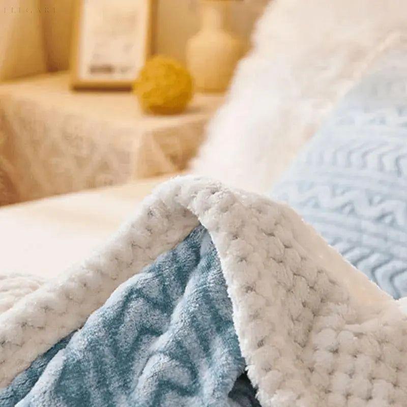 Warm and Cosy Thermal Blanket Made of Polyester – Machine Washable, Available in Various Sizes and Colours