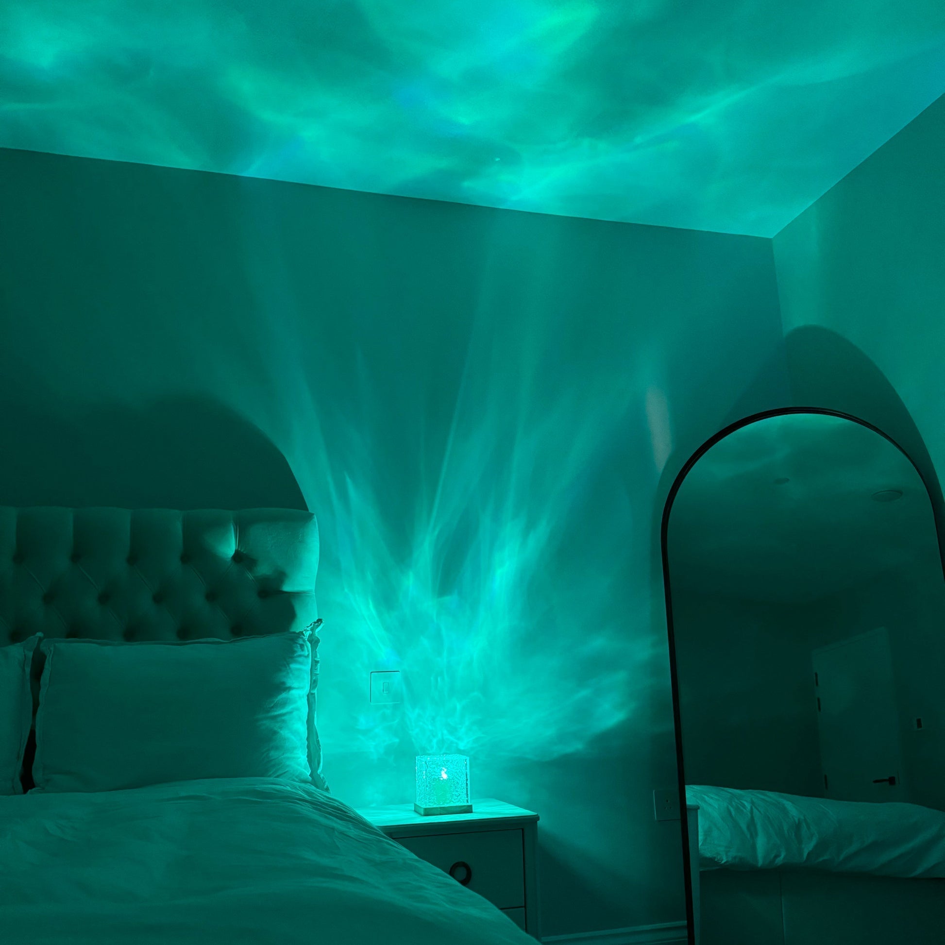 Aurora-Inspired LED Cube Lamp with Wooden Base – 16 Color Options for Stunning Ambient Lighting-4